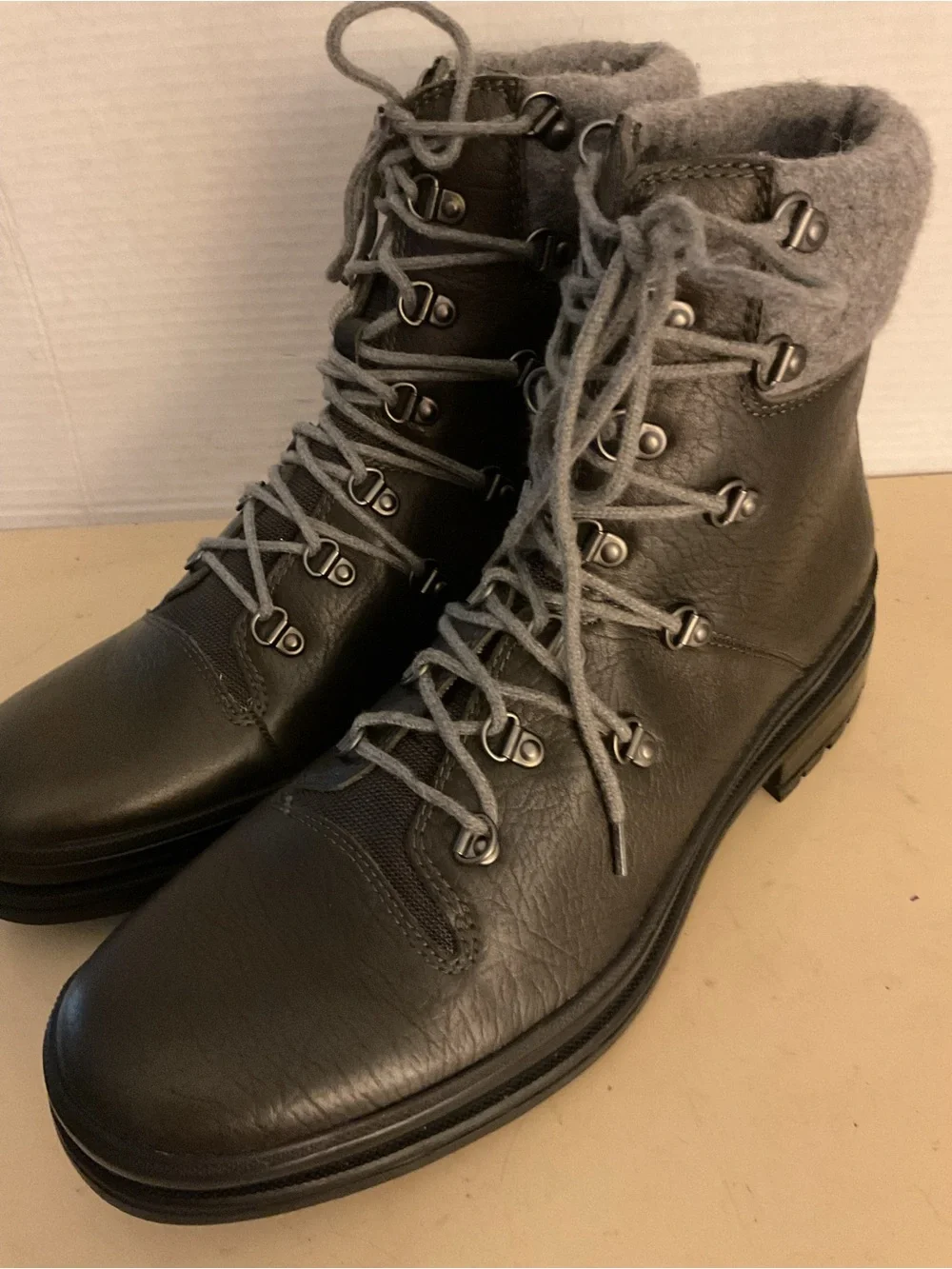 Calvin Klein men Gray Leather Lace-Up hiking  Combat Boots US 11